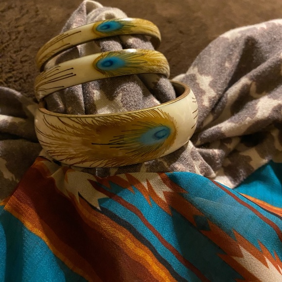 Vintage Lucite peacock bangle bracelets - Picture 2 of 2